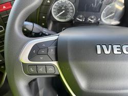 2025 Iveco S-Way AT460