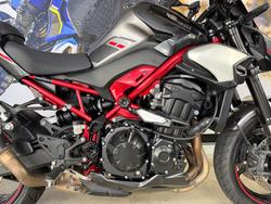 2025 Kawasaki Z900 (ZR900) Grey