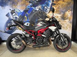 2025 Kawasaki Z900 (ZR900) Grey