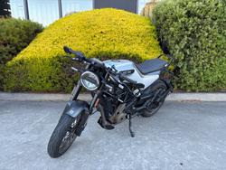 2021 Husqvarna SVARTPILEN 401