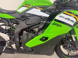 2025 Kawasaki NINJA 400 ZX-4RR KRT Green