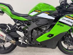 2025 Kawasaki NINJA 400 ZX-4RR KRT Green