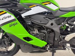 2025 Kawasaki NINJA 400 ZX-4RR KRT Green