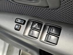 2006 Toyota Hilux SR5 KUN26R MY07 4X4 Glacier White