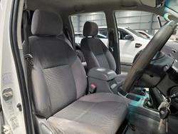 2006 Toyota Hilux SR5 KUN26R MY07 4X4 Glacier White