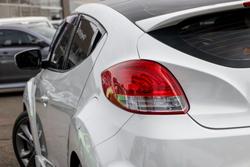 2016 Hyundai Veloster SR Turbo +