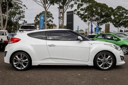 2016 Hyundai Veloster SR Turbo +