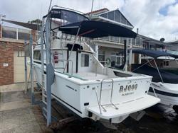 Caribbean 28 FLYBRIDGE Cruiser