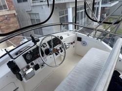 1996 Caribbean 28 FLYBRIDGE CRUISER