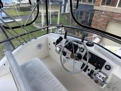 1996 Caribbean 28 FLYBRIDGE CRUISER