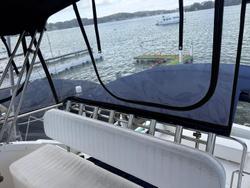 1996 Caribbean 28 FLYBRIDGE CRUISER