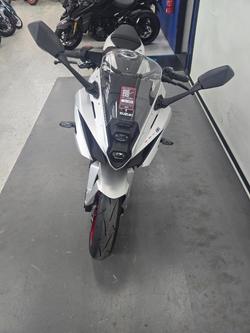 2025 Suzuki GSX-8R (GSX800FRQ) SILVER