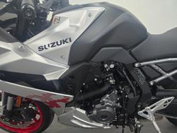 2025 Suzuki GSX-8R (GSX800FRQ) SILVER