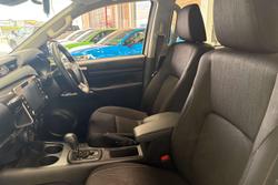 2025 Toyota Hilux SR