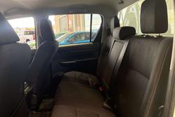 2025 Toyota Hilux SR