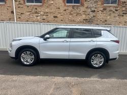 2022 Mitsubishi Outlander LS