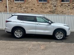 2022 Mitsubishi Outlander LS