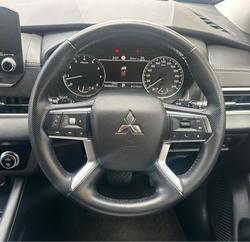 2022 Mitsubishi Outlander LS