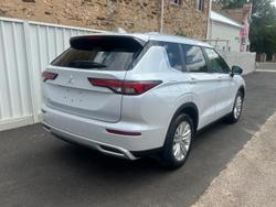 2022 Mitsubishi Outlander LS