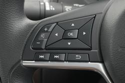 2022 Nissan Navara SL