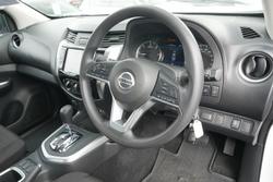 2022 Nissan Navara SL