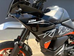 2023 KTM 890 SMT