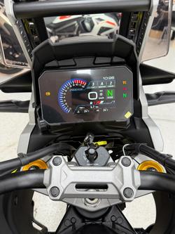 2025 Suzuki V-STROM 1050DE (DL1050RJ) Yellow