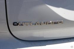 2025 Mitsubishi Outlander ES ZM MY24 White