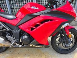 2016 Kawasaki NINJA 300 Red