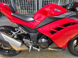 2016 Kawasaki NINJA 300 Red