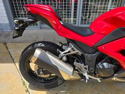 2016 Kawasaki NINJA 300 Red