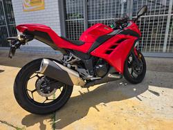 2016 Kawasaki NINJA 300 Red