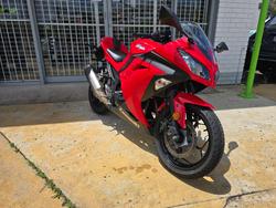 2016 Kawasaki NINJA 300 Red