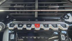 2025 Peugeot 2008 GT Hybrid