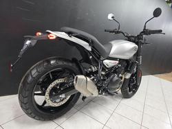 2025 Royal Enfield 2025 Royal Enfield 450CC GUERILLA 450 Road Silver