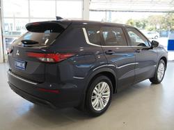 2022 Mitsubishi Outlander ES