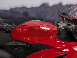 2024 DUCATI PANIGALE V2 RED