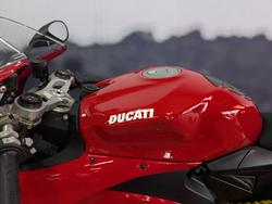 2024 DUCATI PANIGALE V2 RED