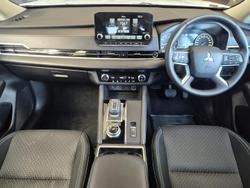 2023 Mitsubishi Outlander LS