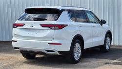 2023 Mitsubishi Outlander LS