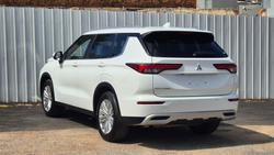 2023 Mitsubishi Outlander LS