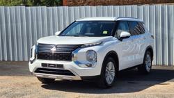 2023 Mitsubishi Outlander LS