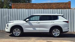 2023 Mitsubishi Outlander LS