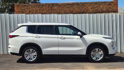 2023 Mitsubishi Outlander LS