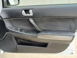 2007 Mitsubishi 380 ES DB Series 2 Mawson White