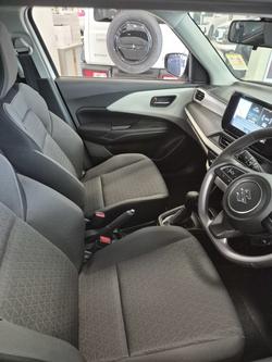 2025 Suzuki Swift Hybrid Plus