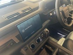 2025 Land Rover Defender 110 P635 OCTA L663 MY25.5 AWD Charente Grey