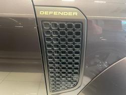 2025 Land Rover Defender 110 P635 OCTA L663 MY25.5 AWD Charente Grey