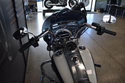 2014 HARLEY-DAVIDSON FLHRC ROAD KING CLASSIC