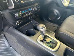 2021 TOYOTA HILUX SR5 (4x4) GUN126R White